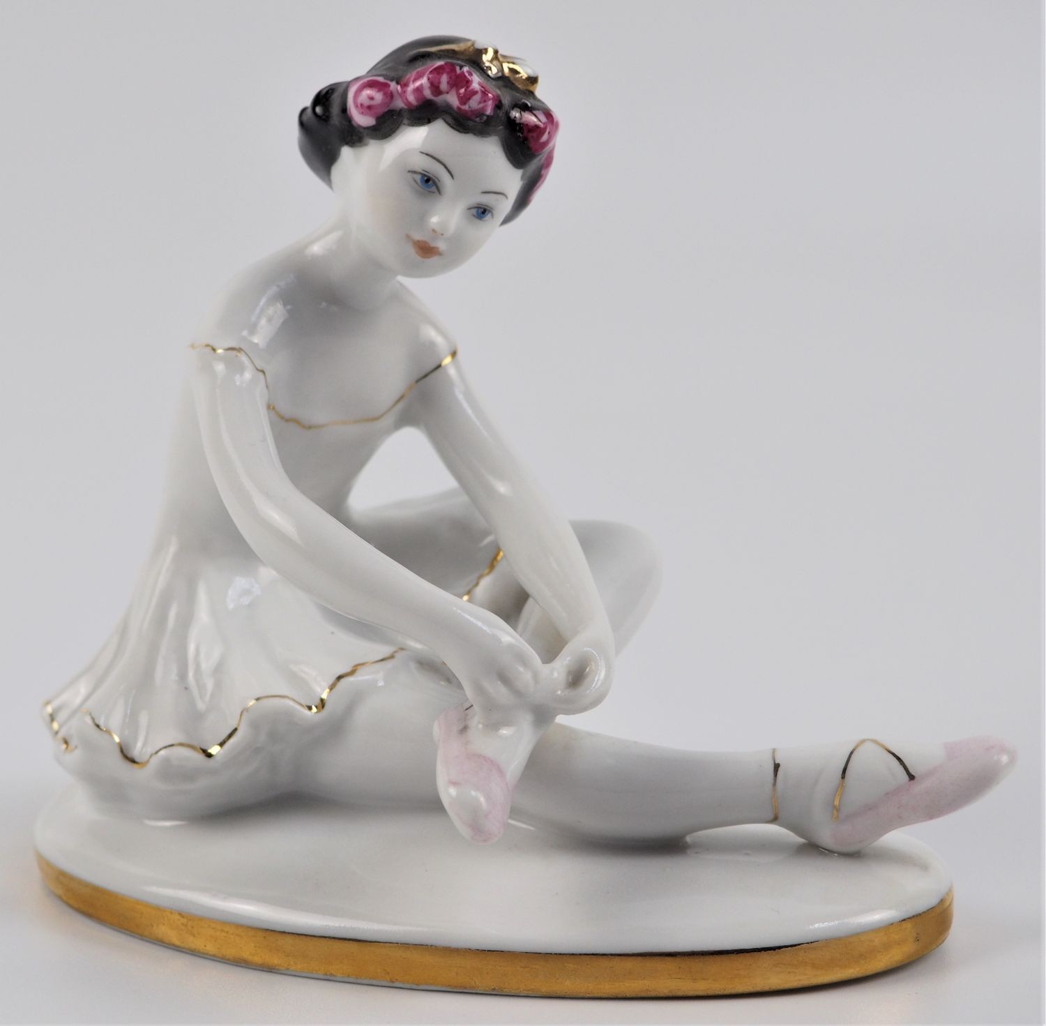 Статуэтка "Машенька" (Юная балерина). СССР, ЛФЗ, 1960-е гг. Фарфор, золочение. - Без автора