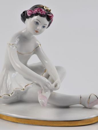 Статуэтка "Машенька" (Юная балерина). СССР, ЛФЗ, 1960-е гг. Фарфор, золочение.