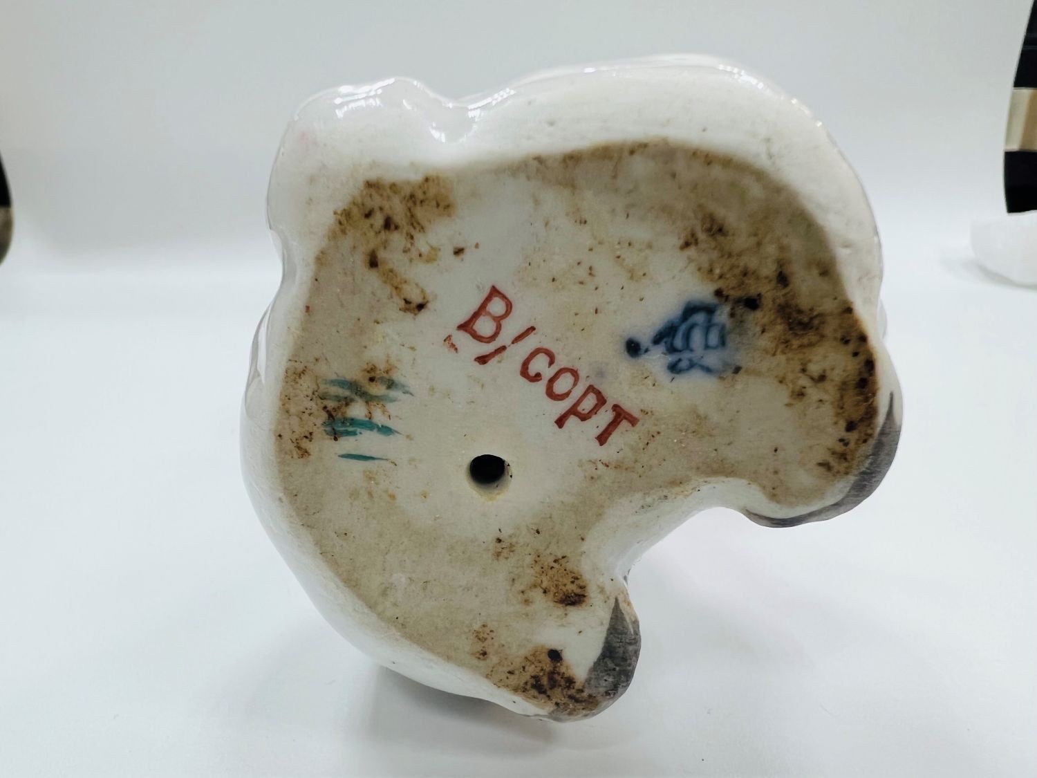 Заяц с морковкой. Фарфор, ЛФЗ, 1950-е гг – фото 3