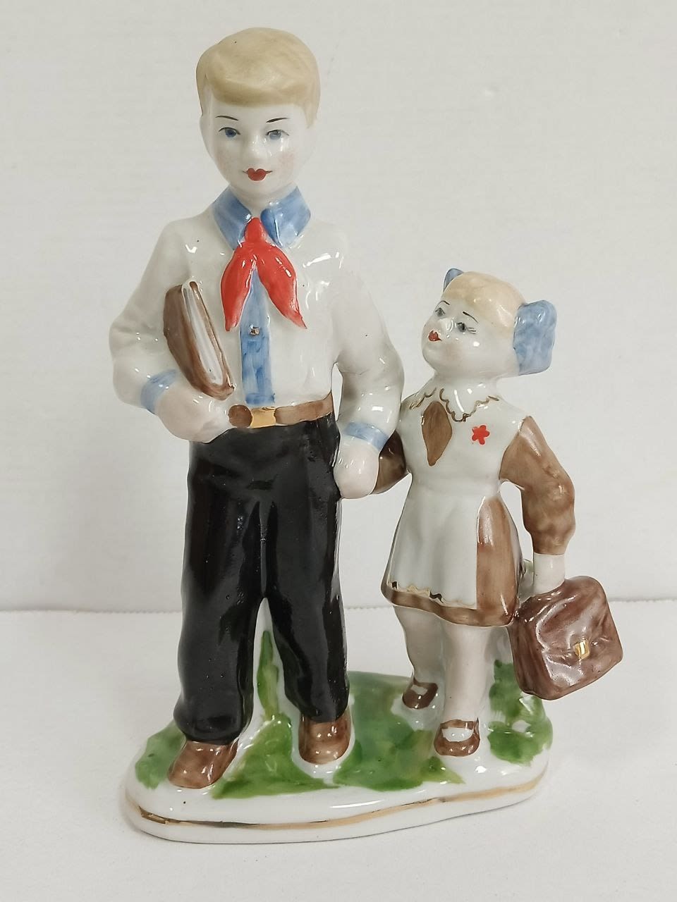 Фарфоровая скульптура "Школьники". ЗХК. 1956 -1972 гг. - Без автора