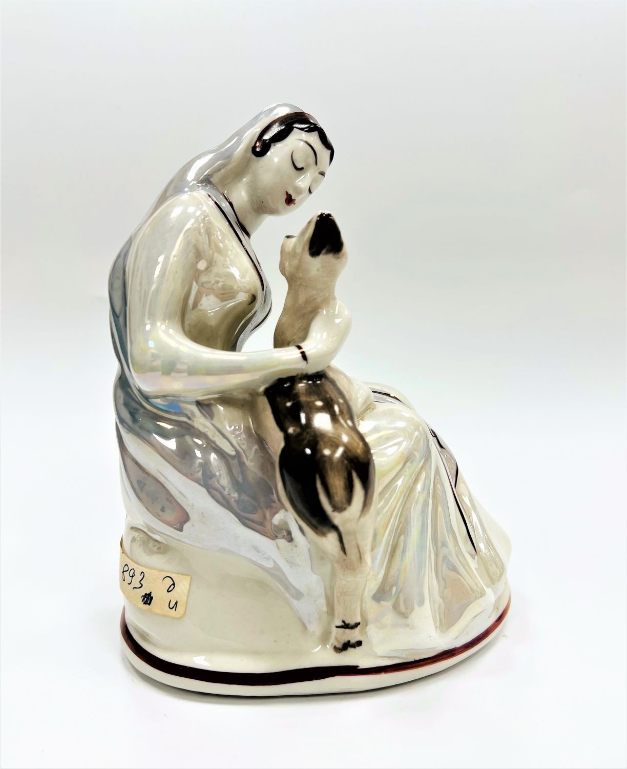 Грузинка с олененком. Фарфор, Тбилисский керам. завод, 1970-е гг. Высота 17 см. - Без автора