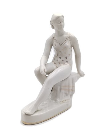 Статуэтка «Плавчиха», 1956 – фарфор, роспись, золочение