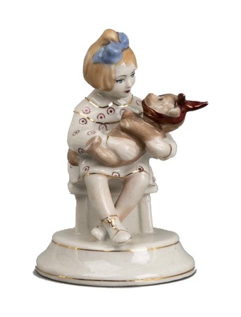 Фигура «Девочка с мишкой. Маленькая мама», 1956–1972 – фарфор, роспись