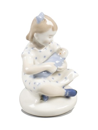 Статуэтка «Девочка с куклой (Колыбельная)», 1950-е – фарфор, подглазурная роспись