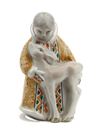 Статуэтка «Якутка с олененком (северянка)», 1960–1970 – фарфор, роспись