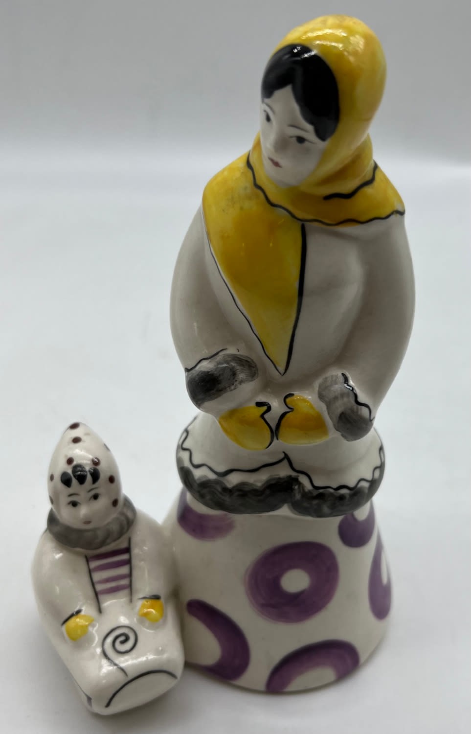 Статуэтка. Фарфоровый завод Гжель. «Девушка с ребенком на санках" 1960-е годы. 18 см - Без автора