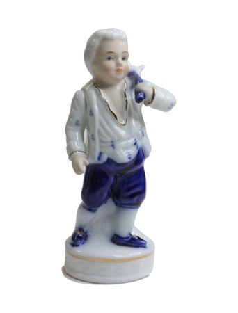 Статуэтка «Мальчик с узелком», 1970-е – фарфор