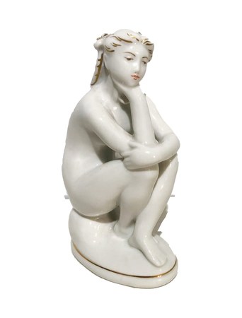 Статуэтка «На пляже», 1960-е – фарфор, полихромная роспись