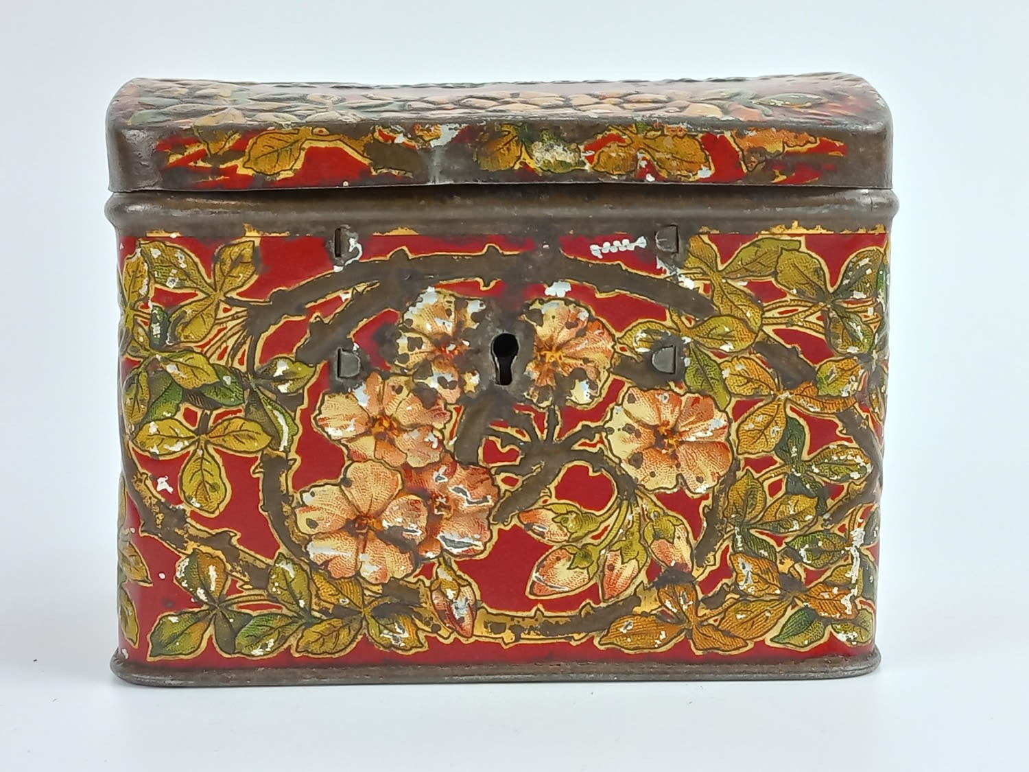 Коробка из-под чая. "Чай преемника Алексея Губкина А. Кузнецов и Ко". Российская империя, конец XIX - начало XX вв. Жесть, краска, штамповка. - Без автора