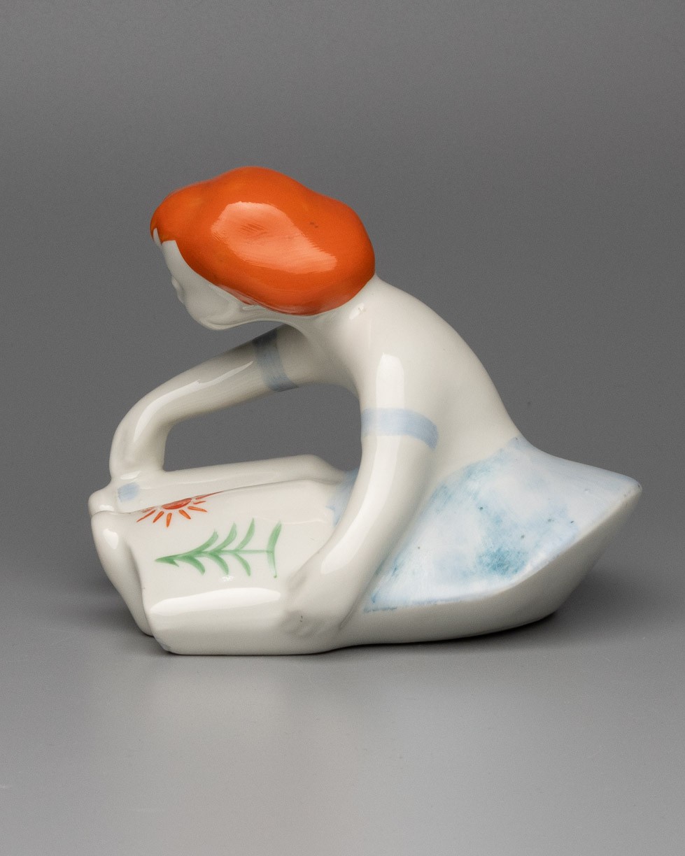 Фигура «Девочка с книгой» – фото 5