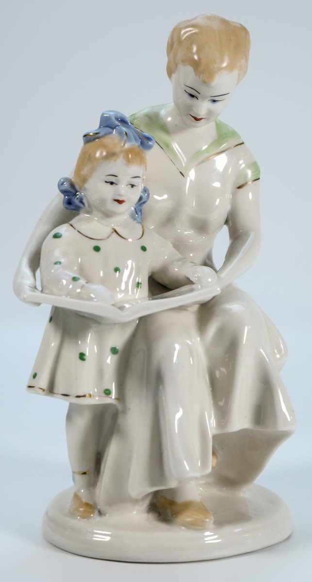Статуэтка "Первая буква", СССР, 1960-е гг., автор И. Коломиец, Полонский завод художественной керамики(ПЗХК), фарфор, полихромная надглазурная роспись, цировка золотом. Высота 23 см. - Без автора